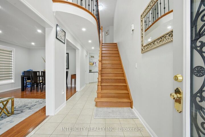 Property Photo:  14 Maldives Crescent  ON L6P 1L5 