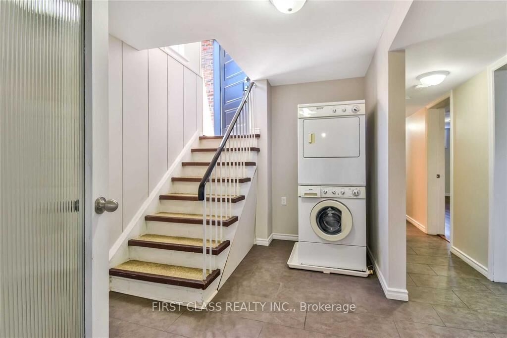 Property Photo: 24 Fintona Avenue ON M1E 1V3