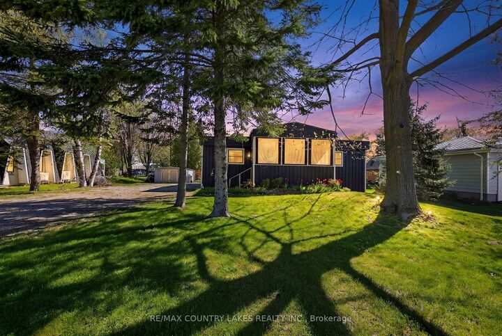 19 Poplar Crescent — photo 1