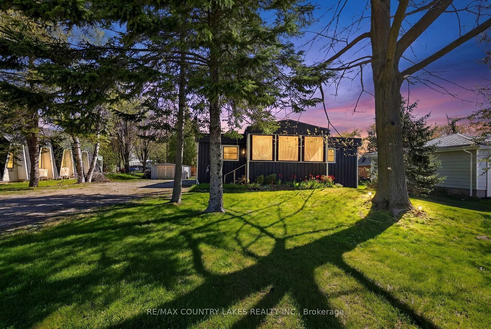 Property Photo: 19 Poplar Crescent ON L0K 1B0