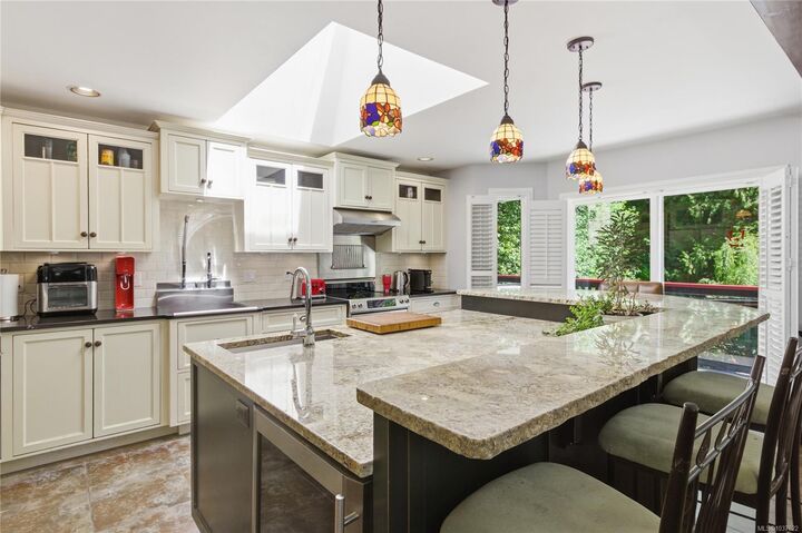 Property Photo: 3555 Dougan Dr BC V0R 1L0