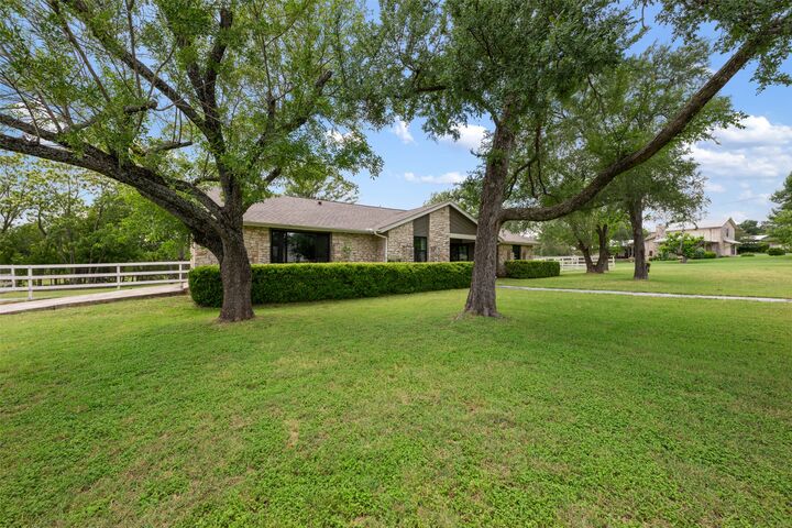 Property Photo:  1600 Pin Oak Lane  TX 78681 