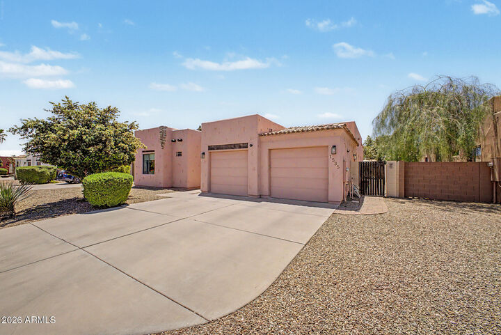 Property Photo: 1535 E Kings Court AZ 85234