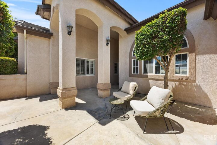 Property Photo:  11212 Moorgate Street  CA 93311 