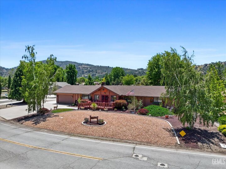 Property Photo: 29980 Pinedale Drive CA 93561