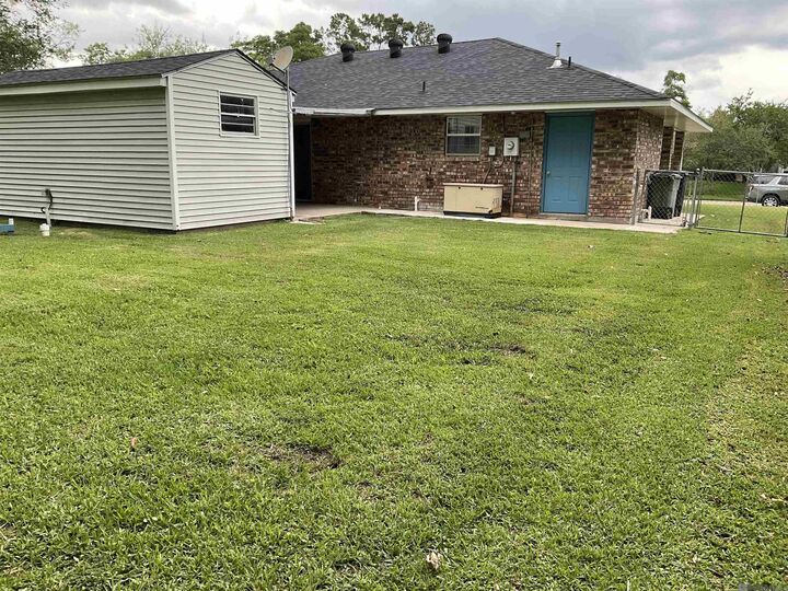 Property Photo: 16040 Morel Ave LA 70817