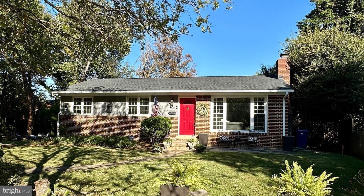 Property Photo:  2349 N Early Street  VA 22302 