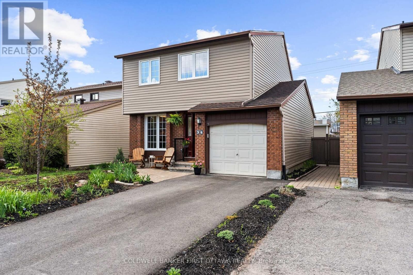 Property Photo:  34 Melville Drive  ON K2J 2E9 