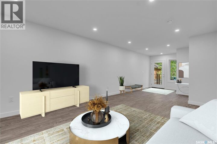Property Photo:  1426 E Avenue N  SK S7L 1G8 