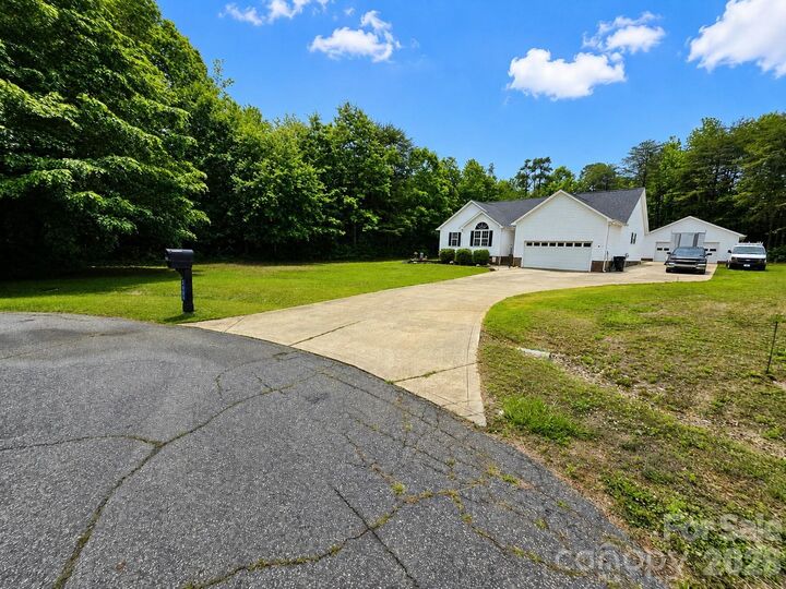 Property Photo:  4583 Shawnee Court  NC 28650 