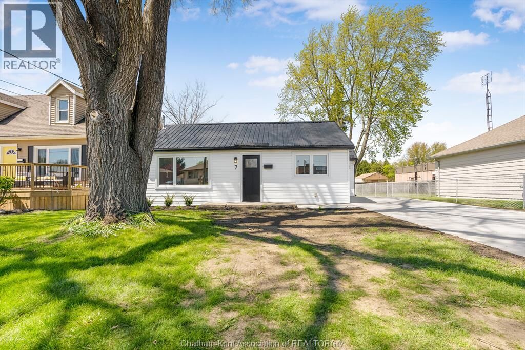 Property Photo:  7 Oxley Drive  ON N7L 2K5 