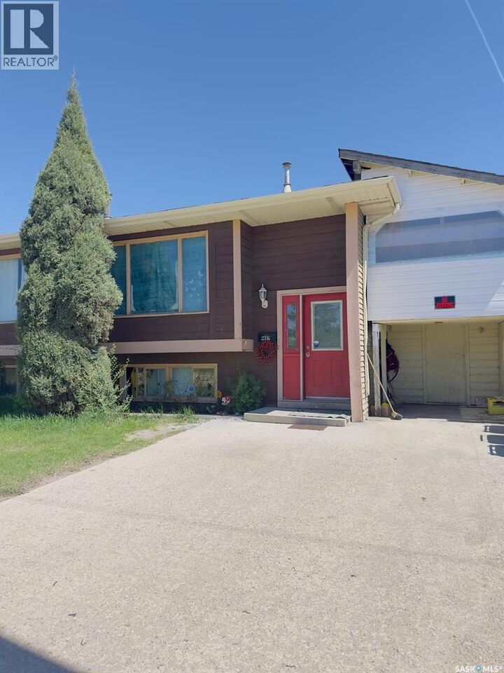 Property Photo: 1607 Acadia Drive SK S7H 5K7