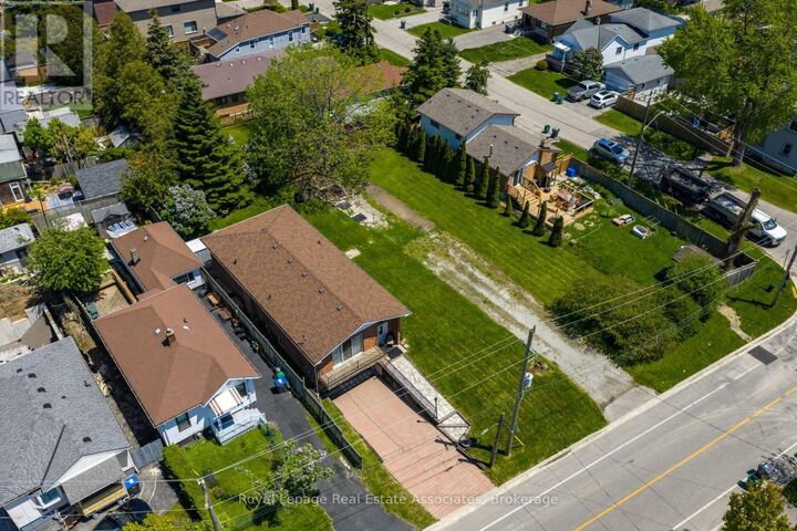 Property Photo:  1063 Alexandra Avenue  ON L5E 2A1 