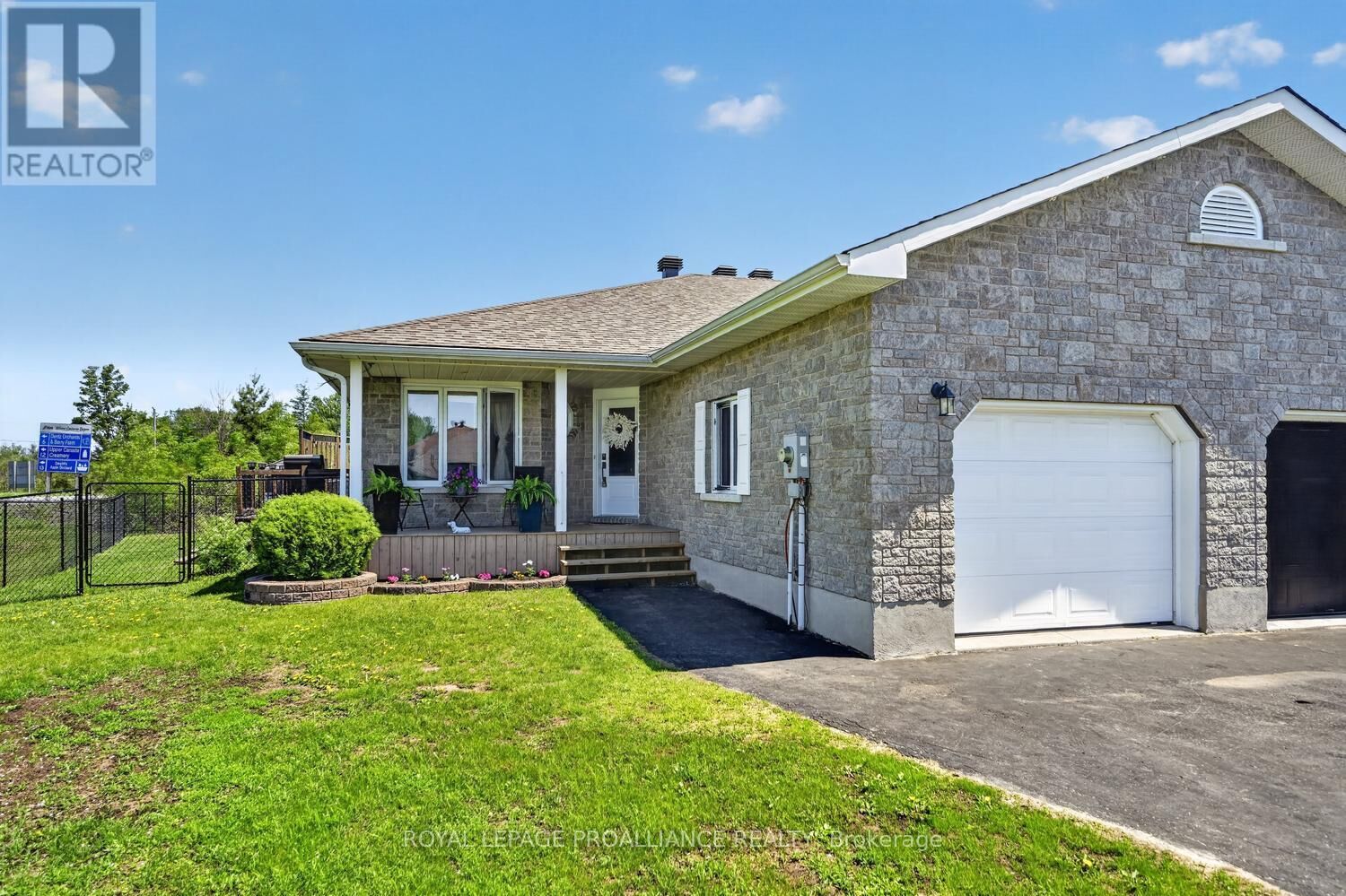 Property Photo:  5500 Meadowbrook Drive  ON K0E 1K0 