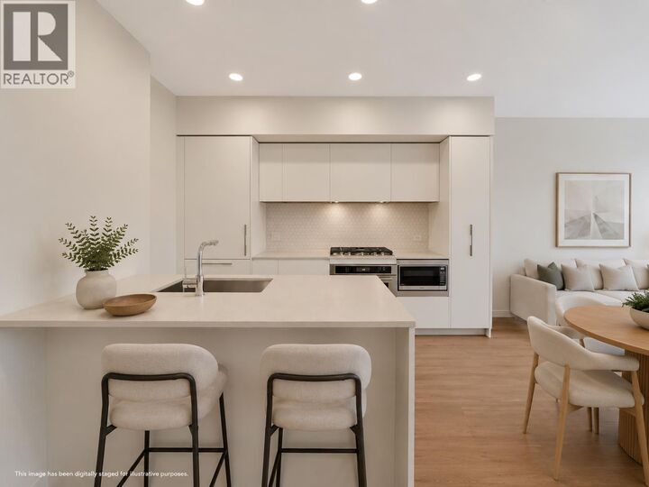 Property Photo:  1500 Scott Crescent 401  BC V8B 1G5 