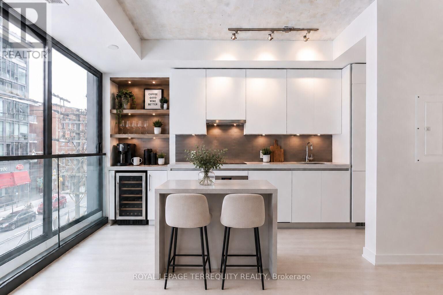 Property Photo:  629 King Street West 215  ON M5V 0G9 