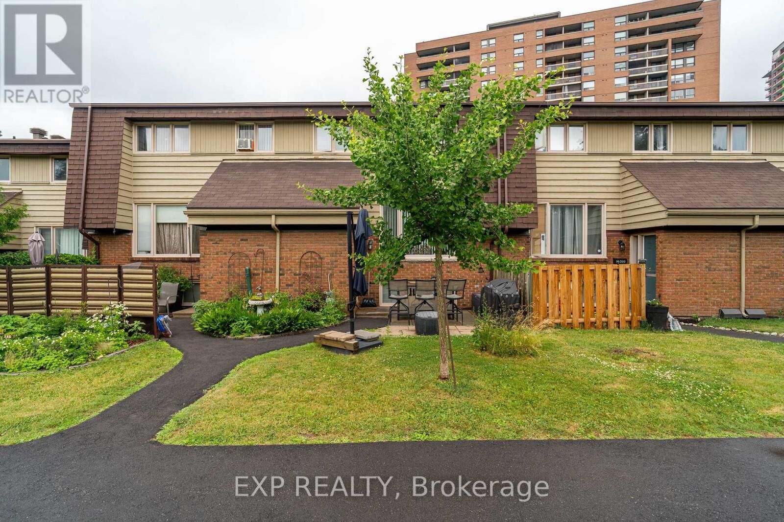 Property Photo:  2610 Draper Avenue 12  ON K2H 8X8 