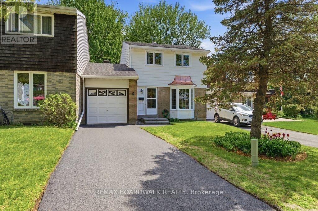 Property Photo:  4 Glen Park Drive  ON K1B 3Z2 