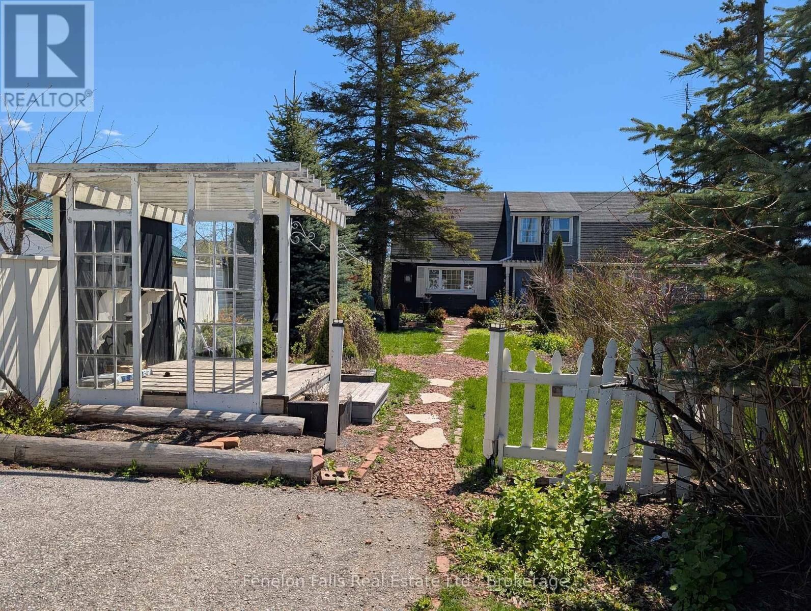 Property Photo:  89 Lindsay Street  ON K0M 1N0 