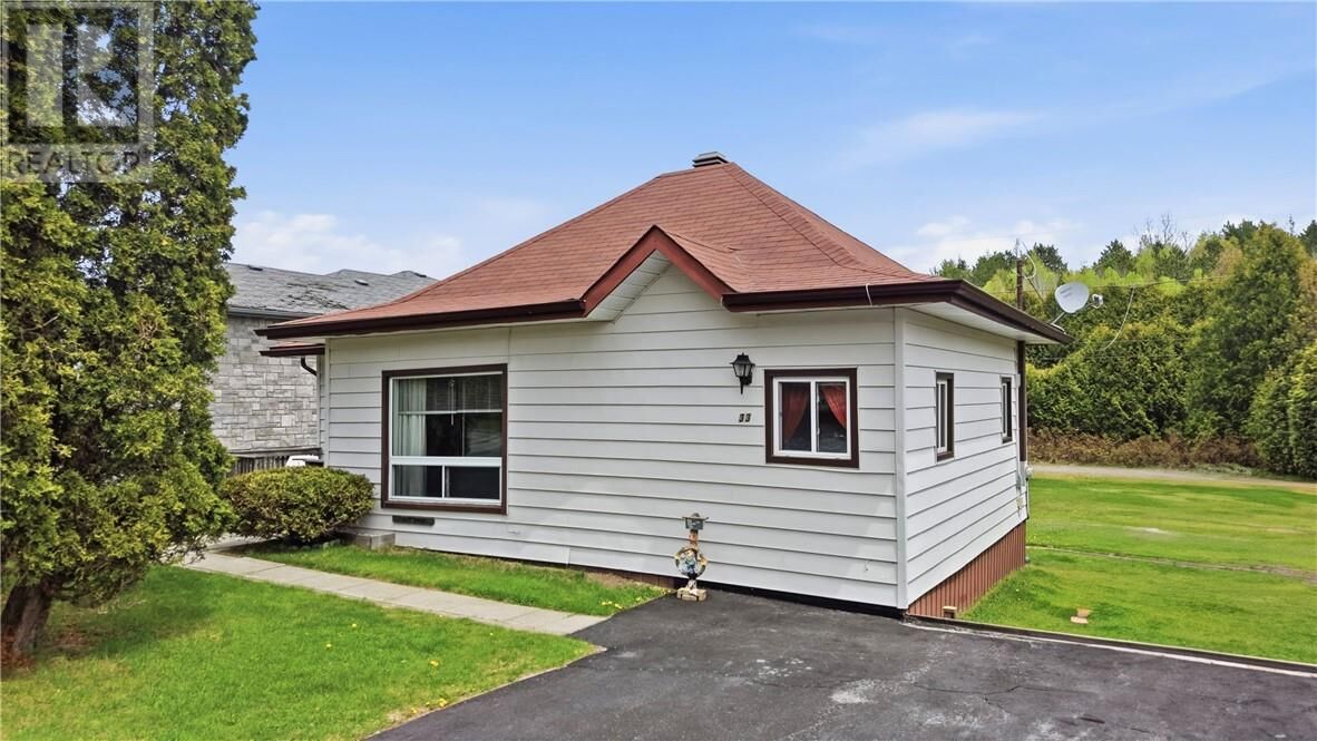 Property Photo:  33 Third Avenue  ON P0M 1M0 