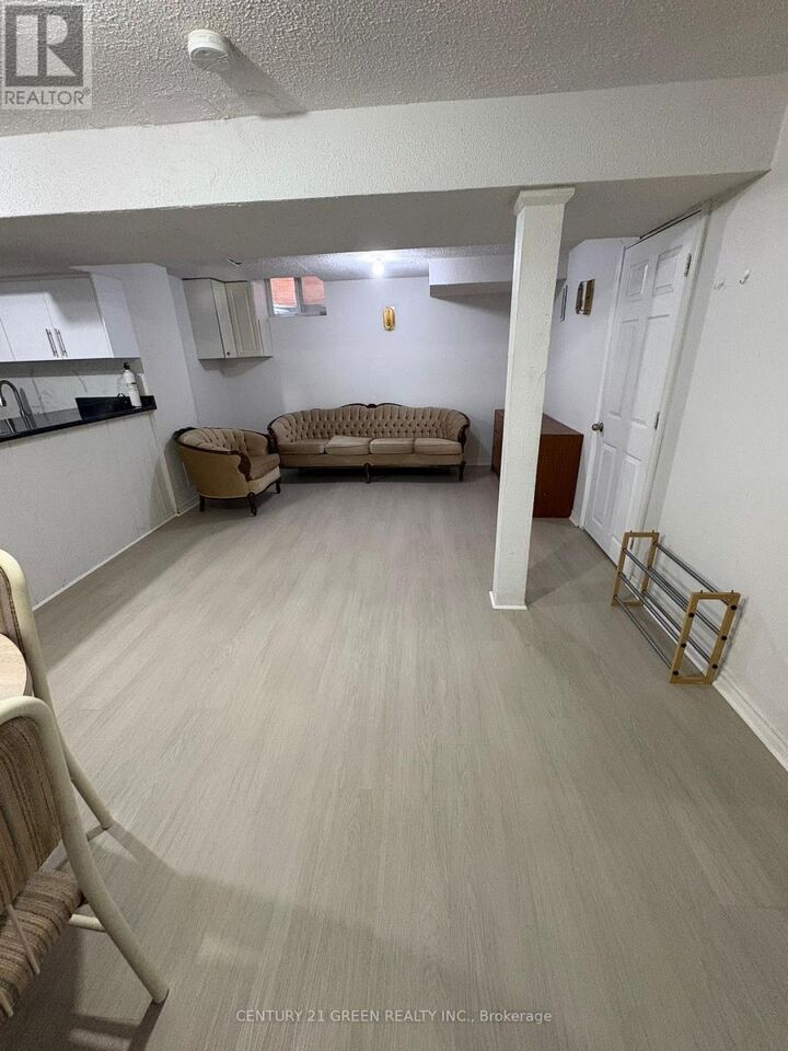Property Photo:  4426 Southeast Mayflower Drive Bsmt  ON L5R 1S8 