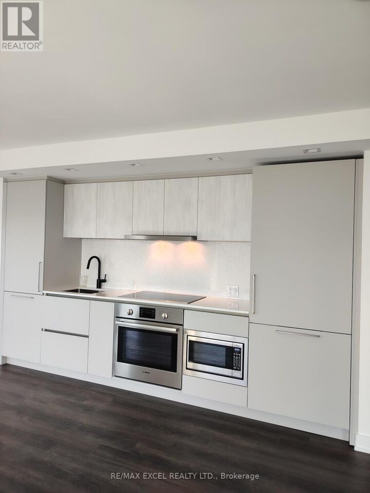 Property Photo:  609 Sherbourne Street 2402  ON M4X 1K7 