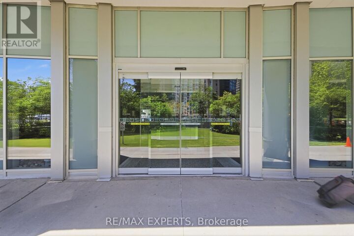 Property Photo:  208 Queens Quay West 2211  ON M5J 2Y5 