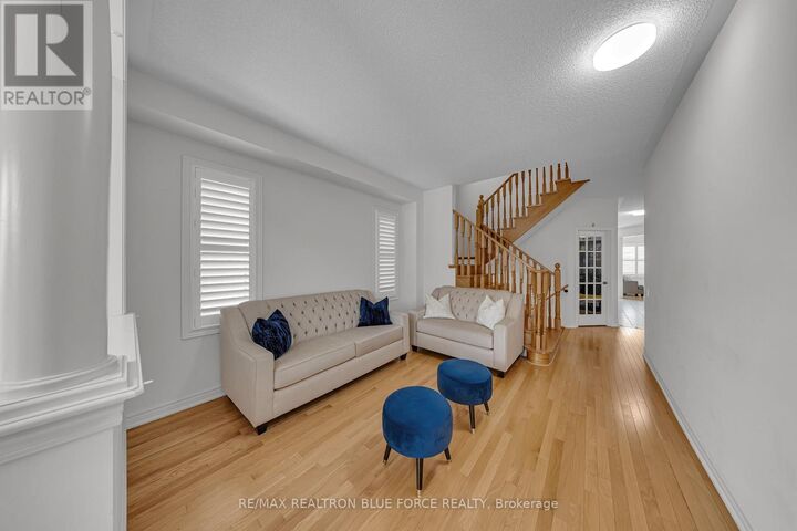 Property Photo:  38 Pinedale Avenue  ON L7C 3Z6 