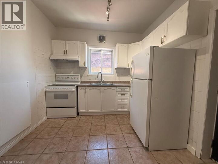 Property Photo:  359 Barton Street East Upper  ON L8L 2X8 
