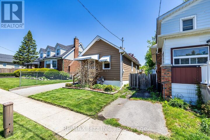 Property Photo:  69 Westmount Street  ON L1J 4X2 