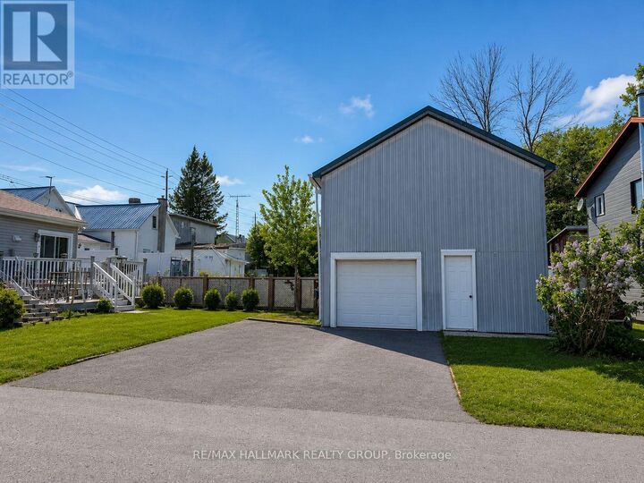 Property Photo: 1127 Labrosse Road East ON K0B 1P0