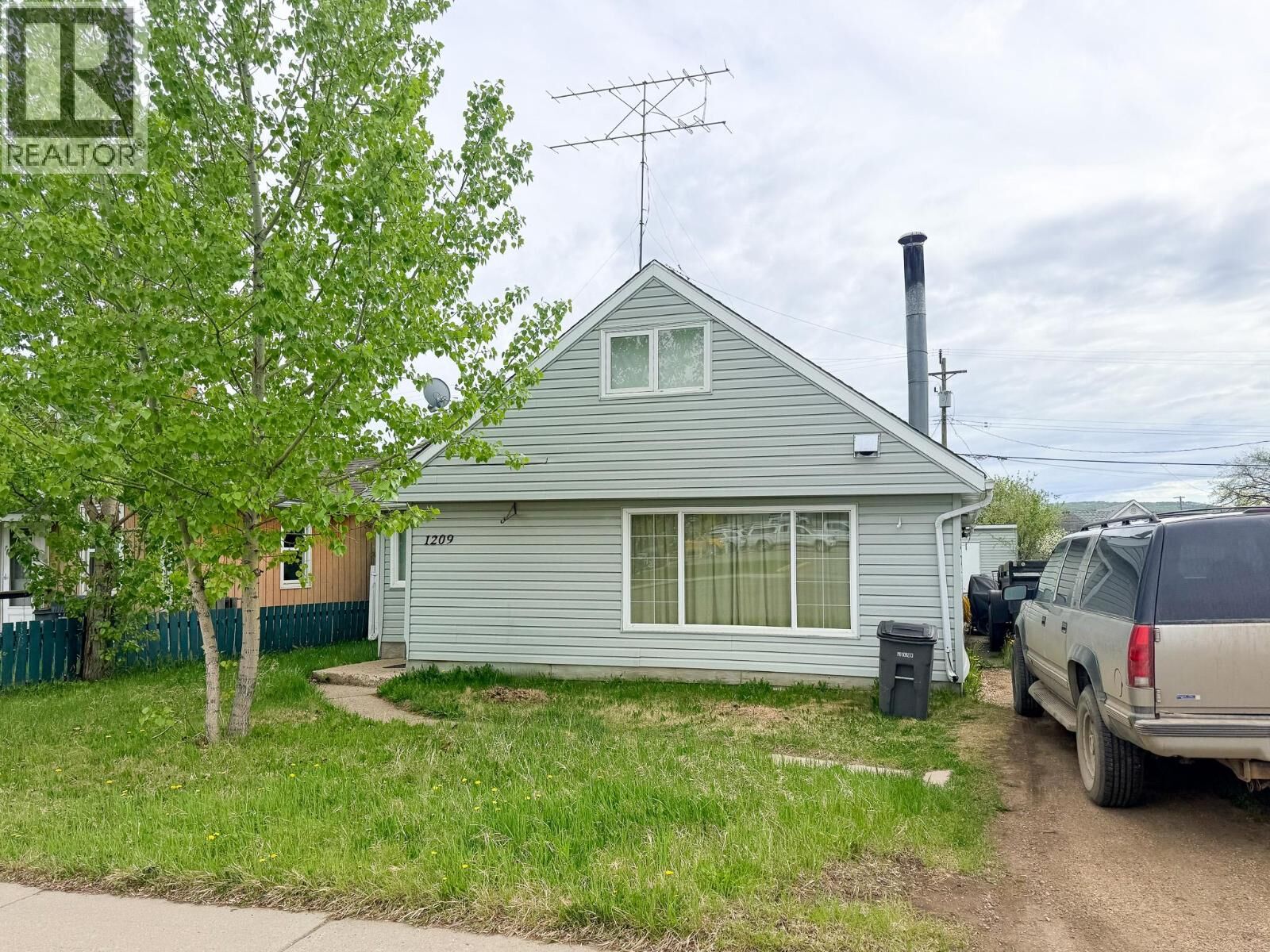 Property Photo: 1209 104 Avenue BC V1G 2J4