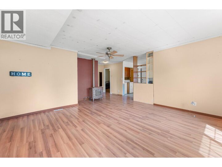 Property Photo: 608 6th Avenue South BC V0B 1G3