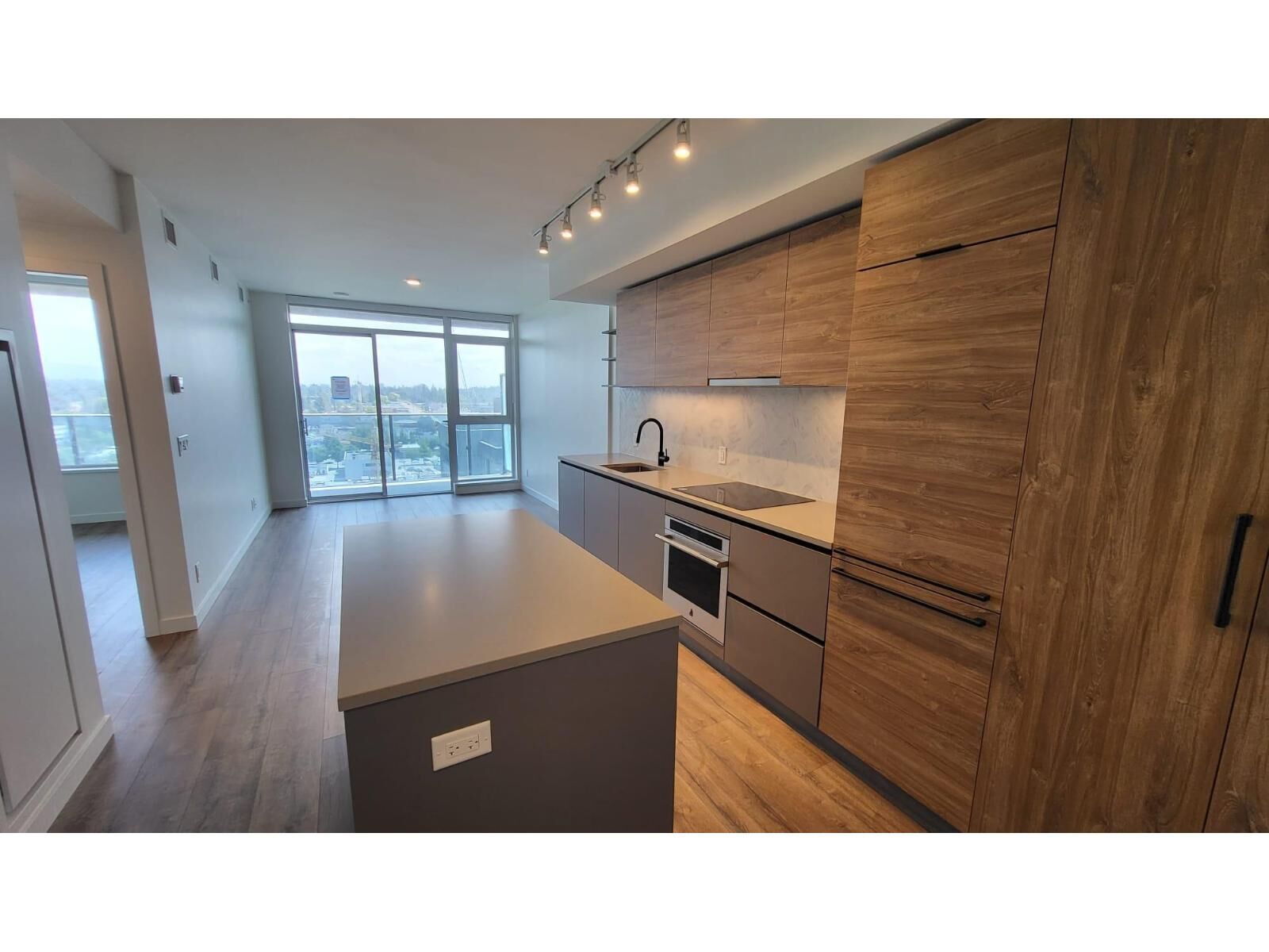 Property Photo:  10448 University 17xx  BC V3T 0S7 