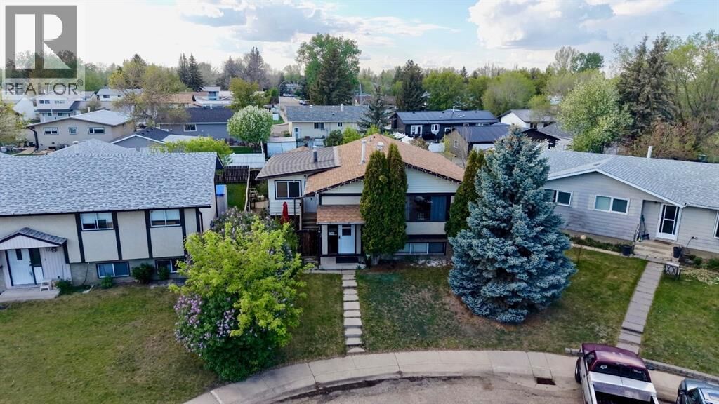 Property Photo:  116 McNab Park Street East  AB T1R 0K6 