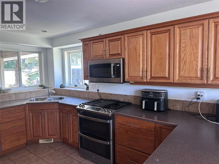 Property Photo: 3966 Hwy 3 Highway BC V0H 1Y0