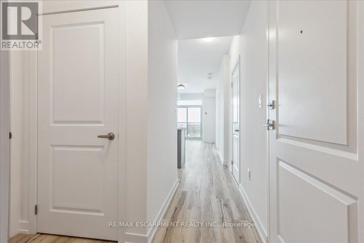 Property Photo:  450 Dundas Street East 1001  ON L8B 1Z2 