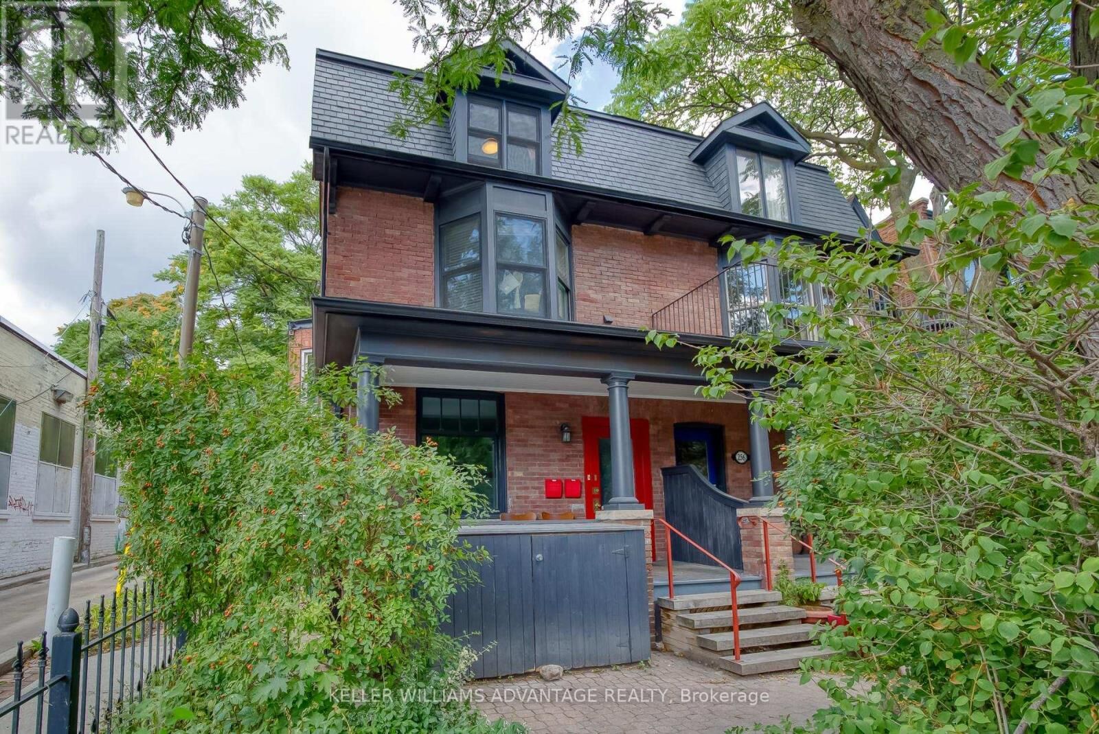 Property Photo:  254A Carlton Street  ON M5A 2L4 