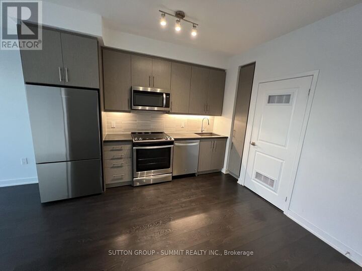 Property Photo:  85 Oneida Crescent 401  ON L4B 0H4 