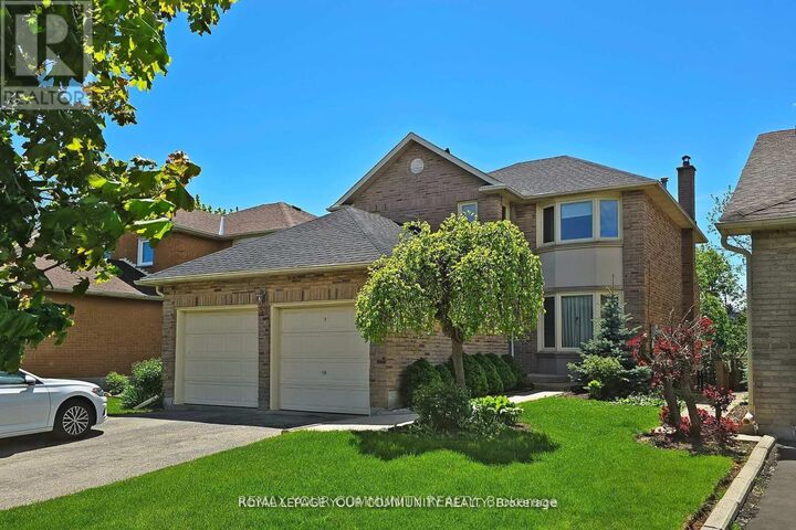 Property Photo: 52 Eleanor Circle Lower ON L4C 6K7
