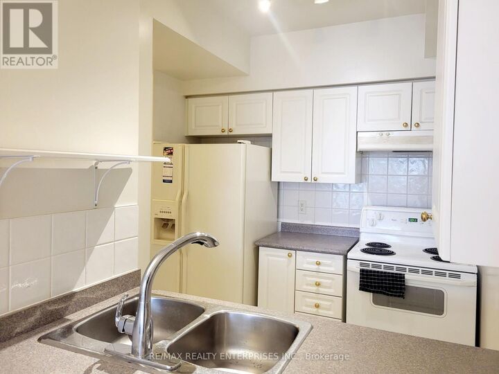 Property Photo:  55 Strathaven Drive 1108  ON L5R 4G9 