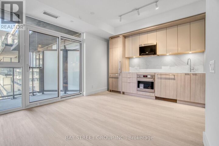 Property Photo:  6 Greenbriar Road 501  ON M2K 0H6 
