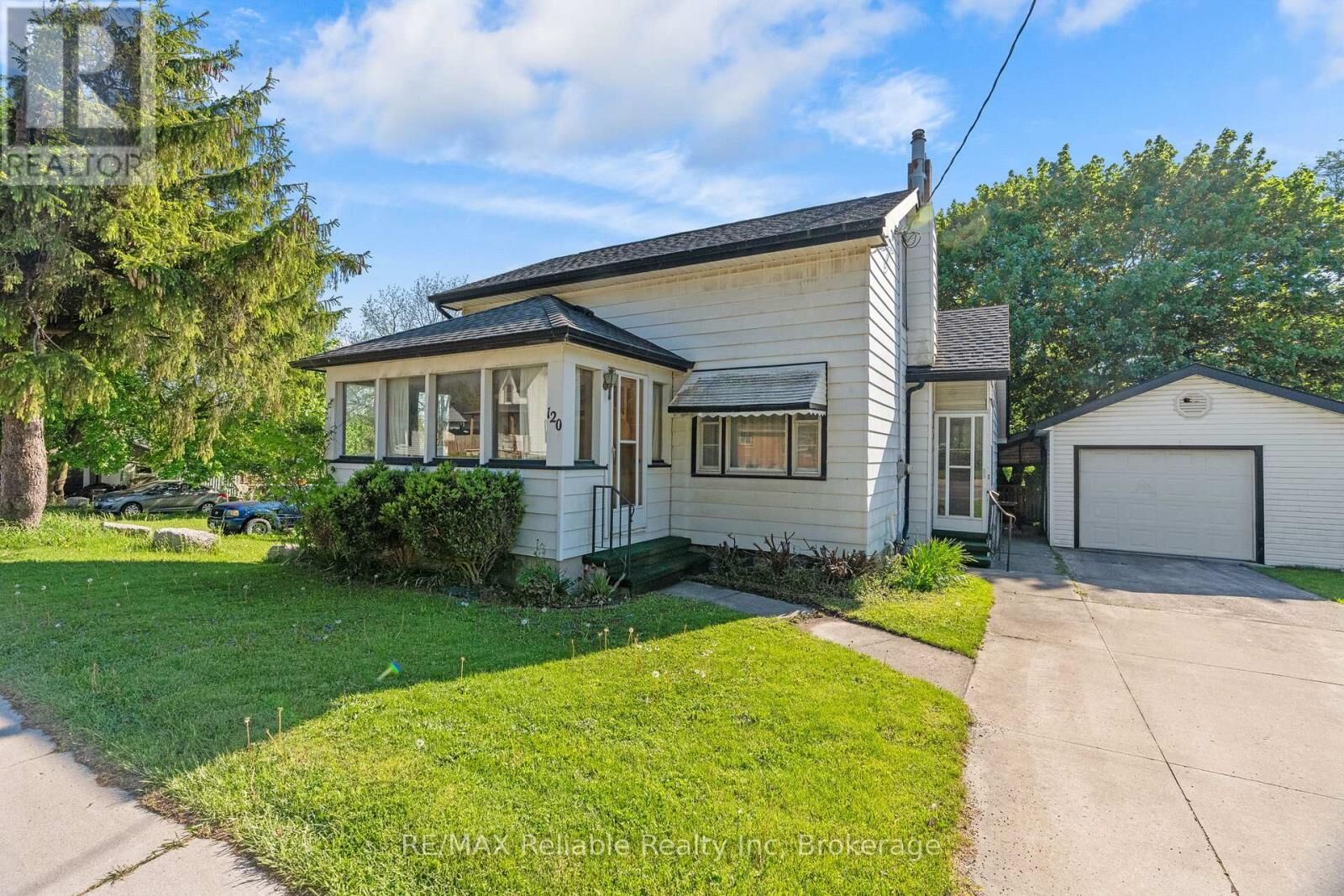 Property Photo:  120 Victoria Street  ON N0M 1L0 