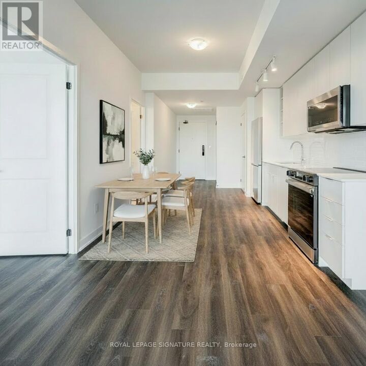 Property Photo:  2075 Lakeshore Road 811  ON L7R 1E2 
