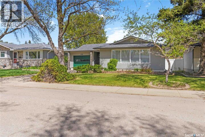 Property Photo: 2809 Eastview SK S7J 3H7