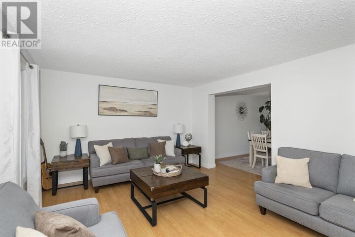 Property Photo: 415 Chelsea Cres ON P7B 5P8