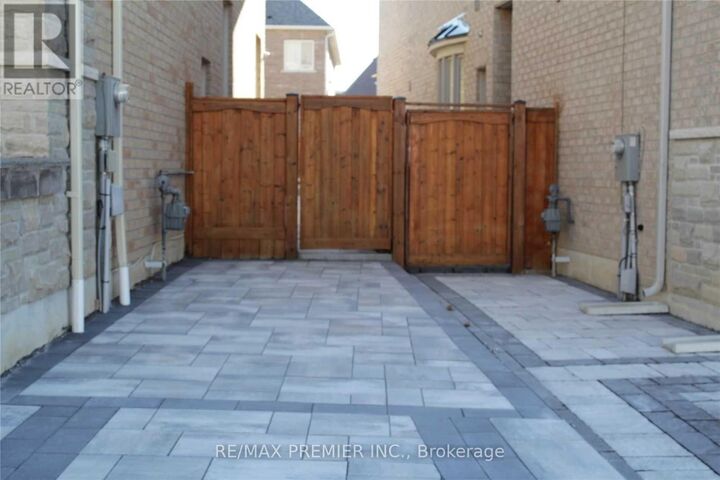 Property Photo:  122 Garyscholl Road Bsmt  ON L4H 3R7 
