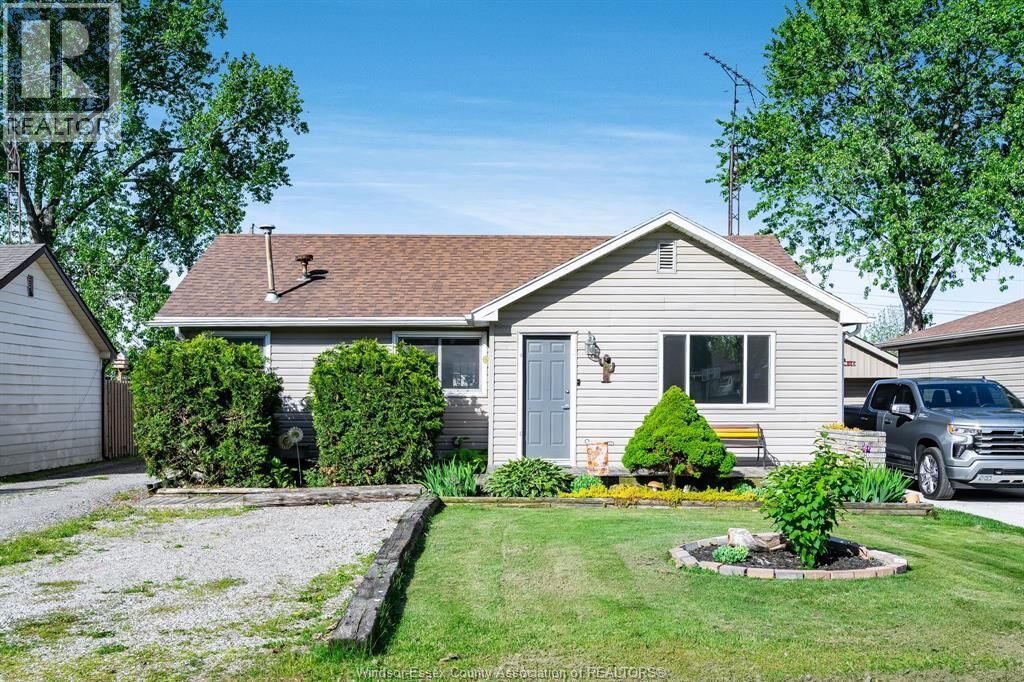 Property Photo: 6 Standaert Road ON N7M 5J7