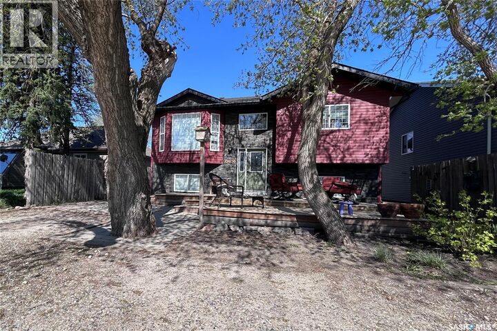 Property Photo:  608 Alberni Street  SK S0G 3N0 