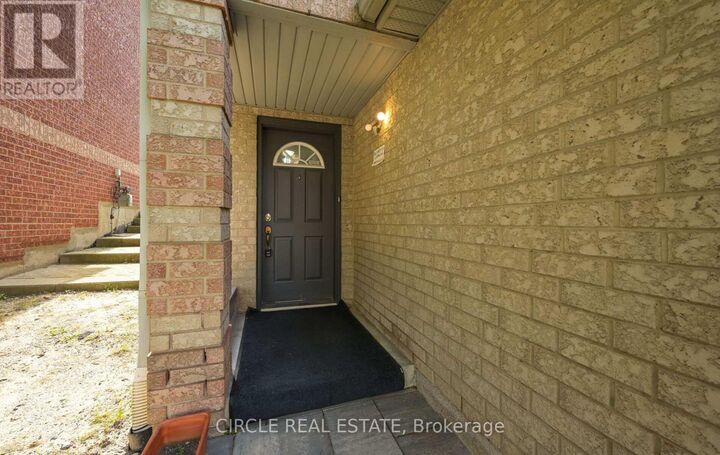 Property Photo:  20 Spadina Road 20  ON L6X 4X6 